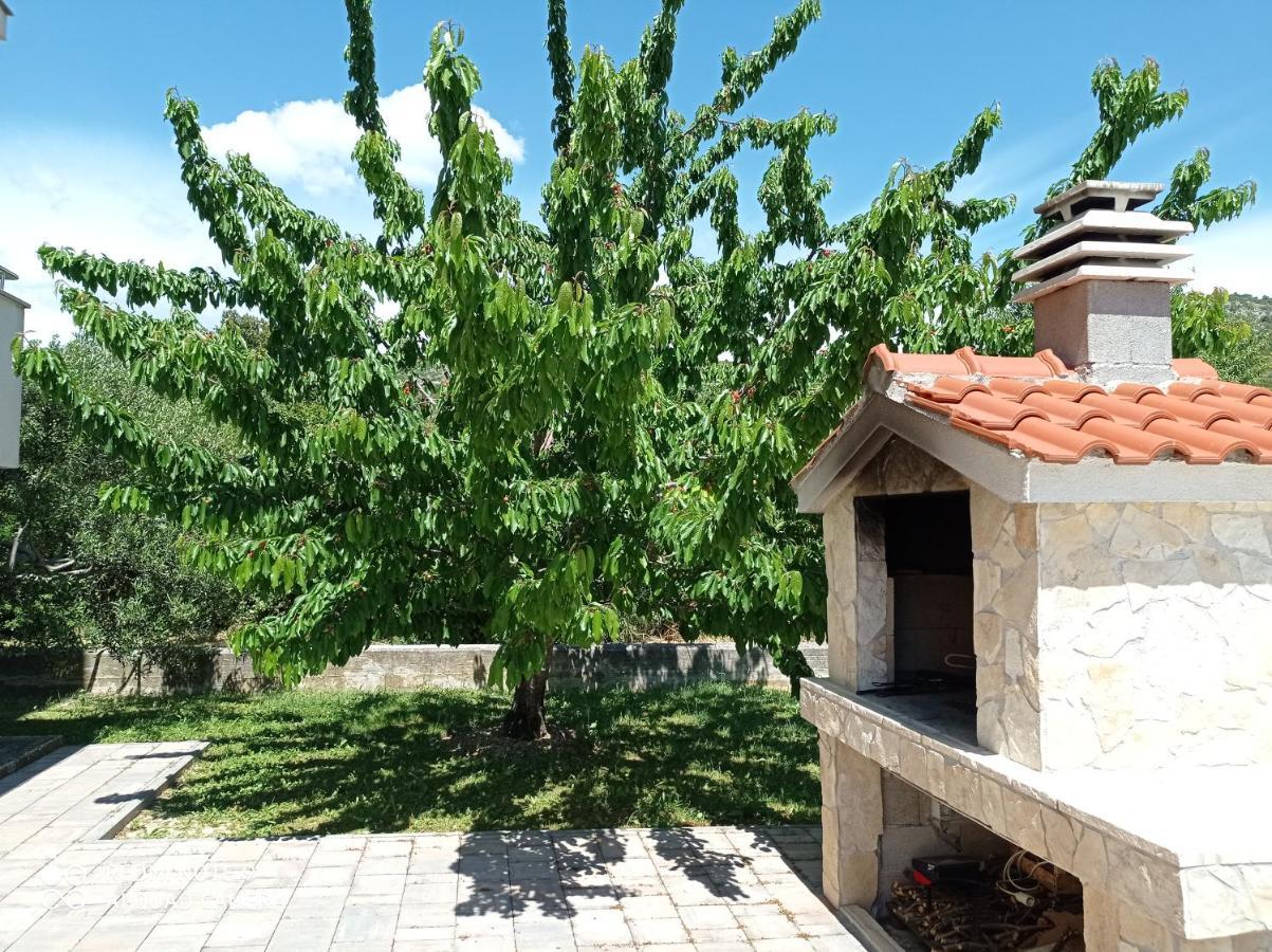Apartmani Barisic Trogir Ngoại thất bức ảnh