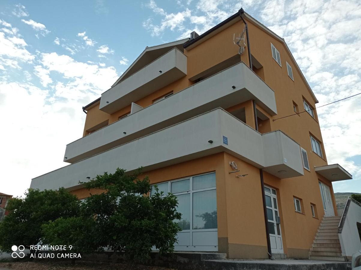 Apartmani Barisic Trogir Ngoại thất bức ảnh