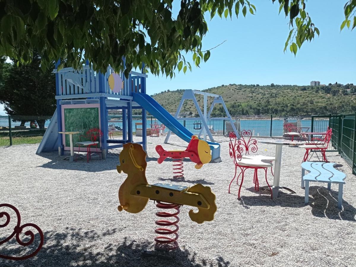 Apartmani Barisic Trogir Ngoại thất bức ảnh