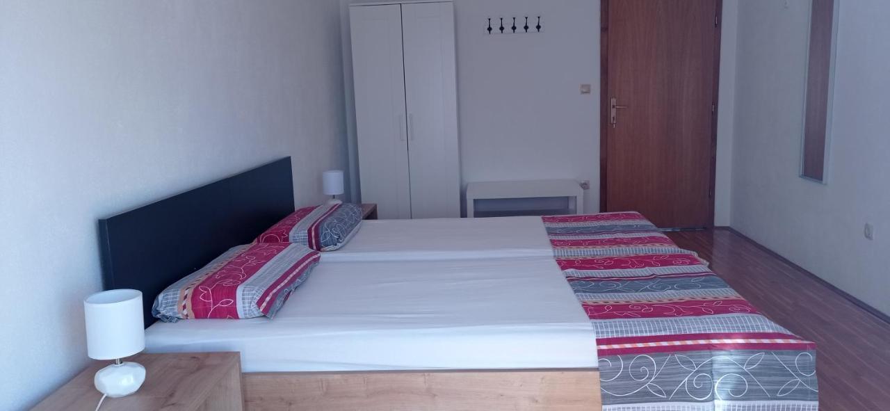 Apartmani Barisic Trogir Ngoại thất bức ảnh